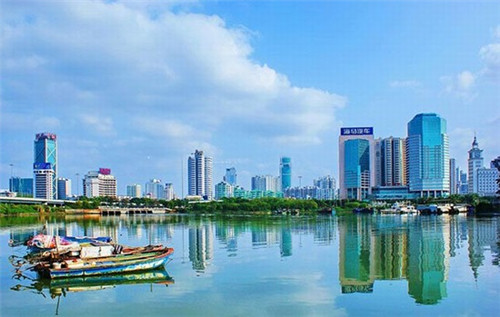 毕节飞鸟补习班收费（毕节飞扬教育每半学期收费多少）